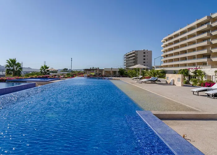 Luxury With Ocean View, Balcony, And Pool Apartamento